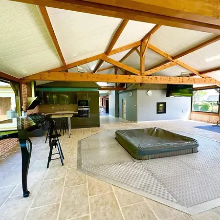 La Normande - Piscine - Jaccuzzi Encastre - Wifi Fibre - 6 - 4 Tv 4k - Jeux Enfants - Luxe Villa Bosc-Mesnil